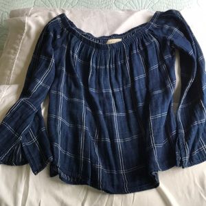 Cloth & Stone on or off shoulder blouse